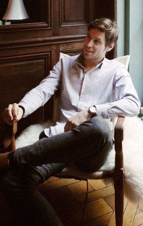 Grey shirt with micro dots