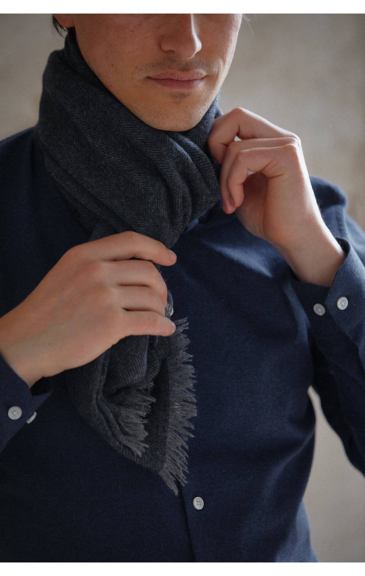 100% cashmere scarf - Navy herringbone