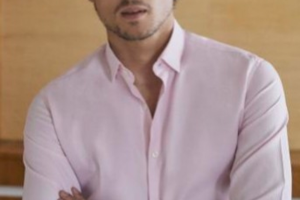 La chemise unie : un basique simple et efficace